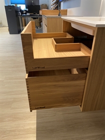 180 cm Naturolieret Just Wood badmøbel med 6 skuffer og Solid Surface bordplade